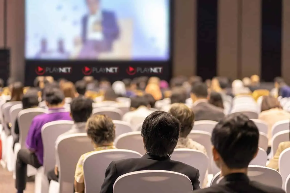 Congressos e palestras com Wi-Fi PLAYNET